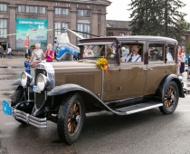 FOTO: Antīko auto parāde